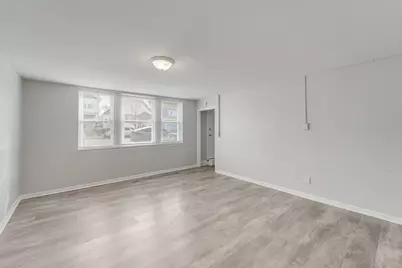 2211 S 12th St, Milwaukee, WI 53215 - Photo 11