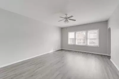 2211 S 12th St, Milwaukee, WI 53215 - Photo 15