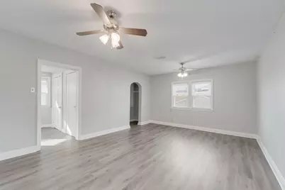 2211 S 12th St, Milwaukee, WI 53215 - Photo 17