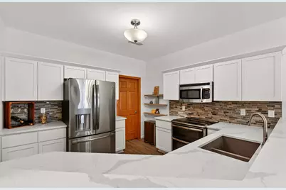 772  Bridlewood Dr #5202D, Hartford, WI 53027 - Photo 15