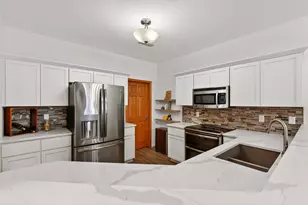 772 Bridlewood Dr, Hartford, WI 53027 - Photo 15