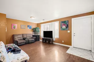 2375 S 15th Pl, Milwaukee, WI 53215 - Photo 5