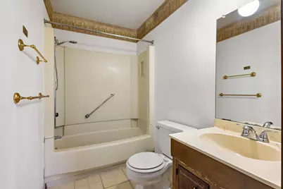 10818 W Donna Dr, Milwaukee, WI 53224 - Photo 11
