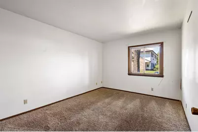 10818 W Donna Dr, Milwaukee, WI 53224 - Photo 7