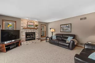 1414 W El Rancho Dr, Mequon, WI 53092 - Photo 17