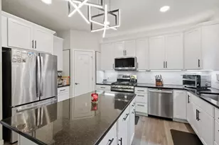 2818 Frisee Dr, Fitchburg, WI 53719 - Photo 17