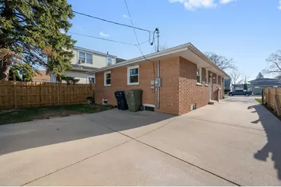 2571 S 68th St, Milwaukee, WI 53219 - Photo 31