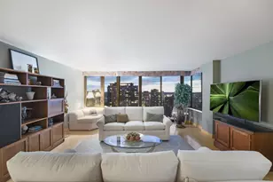 929 N Astor St, Milwaukee, WI 53202 - Photo 5