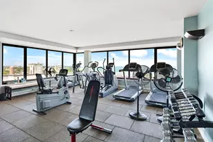 929 N Astor St, Milwaukee, WI 53202 - Photo 23