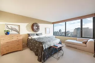 929 N Astor St, Milwaukee, WI 53202 - Photo 13