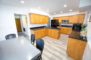 12437 N Emily Ln, Mequon, WI 53092 - Photo 7