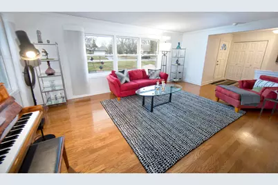 12437 N Emily Ln, Mequon, WI 53092 - Photo 3