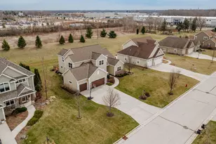 10194 S 34th St, Franklin, WI 53132 - Photo 3