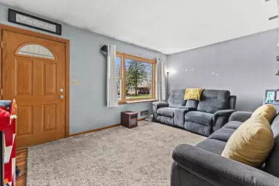 6239 S Kirkwood Ave, Cudahy, WI 53110 - Photo 9