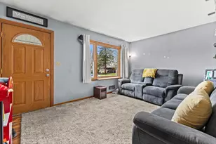 6239 S Kirkwood Ave, Cudahy, WI 53110 - Photo 9