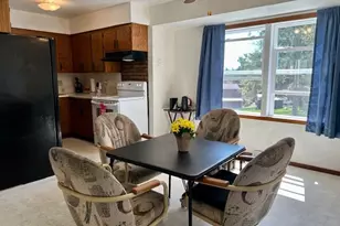 908 Kings Ridge Ct, West Bend, WI 53090 - Photo 5