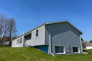908 Kings Ridge Ct, West Bend, WI 53090 - Photo 15