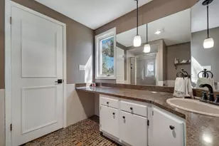 8570 W Hawthorne Ln, Franklin, WI 53132 - Photo 25