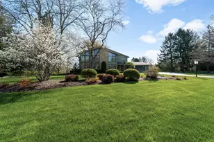 8570 W Hawthorne Ln, Franklin, WI 53132 - Photo 3
