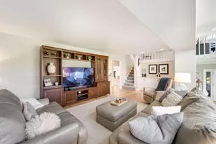 8570 W Hawthorne Ln, Franklin, WI 53132 - Photo 9