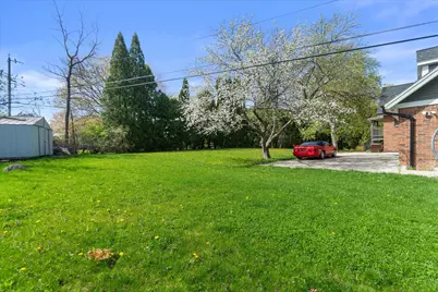 2003 S Valley Spring Dr, New Berlin, WI 53151 - Photo 11