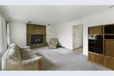 9830 W Metcalf Pl, Milwaukee, WI 53222 - Photo 3