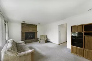 9830 W Metcalf Pl, Milwaukee, WI 53222 - Photo 3