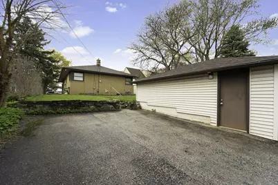 9830 W Metcalf Pl, Milwaukee, WI 53222 - Photo 17