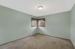 9830 W Metcalf Pl, Milwaukee, WI 53222 - Photo 9