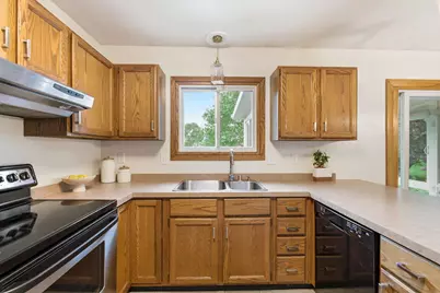 2321  Macarthur Rd, Waukesha, WI 53188 - Photo 13