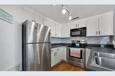 1633 N Prospect Ave #5D, Milwaukee, WI 53202 - Photo 3