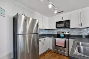 1633 N Prospect Ave, Milwaukee, WI 53202 - Photo 3