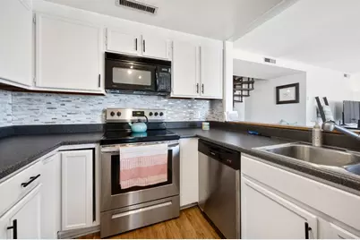 1633 N Prospect Ave #5D, Milwaukee, WI 53202 - Photo 5