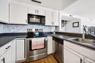 1633 N Prospect Ave, Milwaukee, WI 53202 - Photo 5