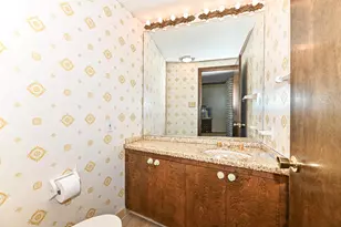 301 W Indian Creek Ct, Fox Point, WI 53217 - Photo 19