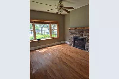 2410 S Lenox St, Milwaukee, WI 53207 - Photo 3