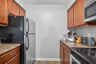 W168N11065 Ashbury Cir, Germantown, WI 53022 - Photo 9