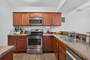 W168N11065 Ashbury Cir, Germantown, WI 53022 - Photo 7