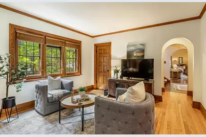6150  Washington Cir, Wauwatosa, WI 53213 - Photo 11