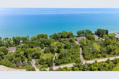 11272 N Lakeview Pl, Mequon, WI 53092 - Photo 3