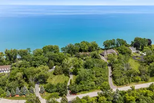 11272 N Lakeview Pl, Mequon, WI 53092 - Photo 3