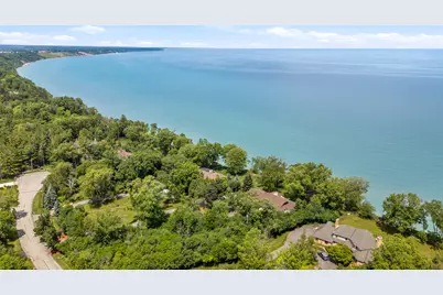 11272 N Lakeview Pl, Mequon, WI 53092 - Photo 1