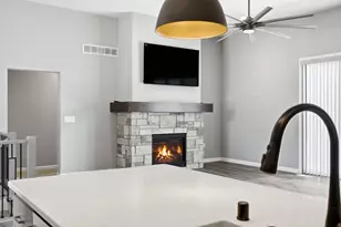10163 S Woodside Ct, Franklin, WI 53132 - Photo 19