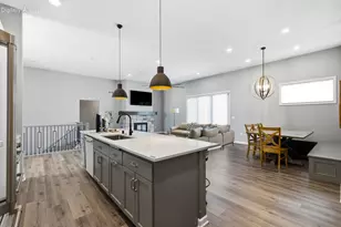 10163 S Woodside Ct, Franklin, WI 53132 - Photo 7