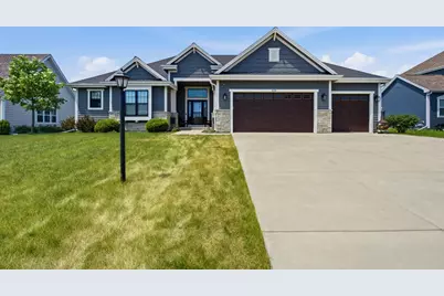 10163 S Woodside Ct, Franklin, WI 53132 - Photo 1