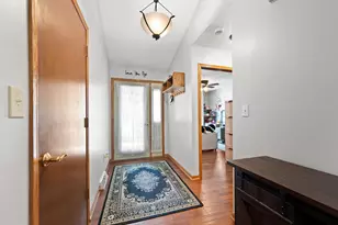 315 Endfield Cir, Waukesha, WI 53186 - Photo 3