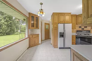 13955 Marcella Ave, Elm Grove, WI 53122 - Photo 9
