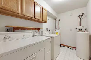 206 Bur Oak Ln, Grafton, WI 53024 - Photo 13