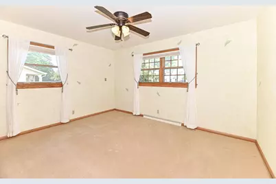 18571 W Hillcrest Dr, New Berlin, WI 53146 - Photo 23