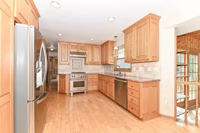 18571 W Hillcrest Dr, New Berlin, WI 53146 - Photo 19